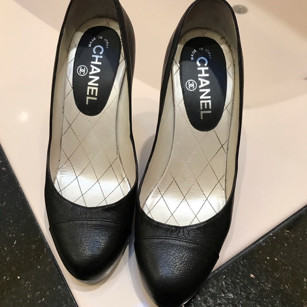 Authentic Chanel pumps! - Picture 2 of 5